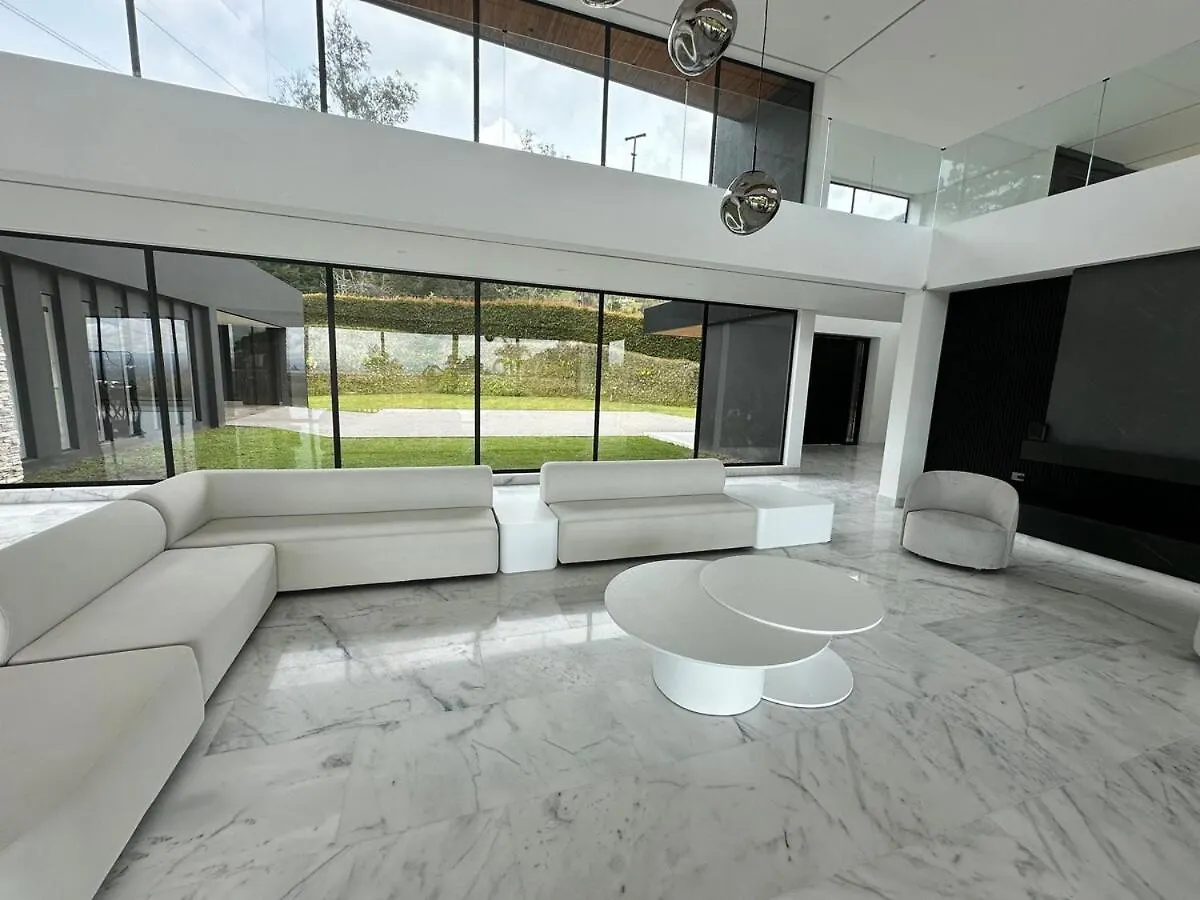 Casa En Rionegro, A Pocos Minutos Del Aeropuerto Villa Colombia