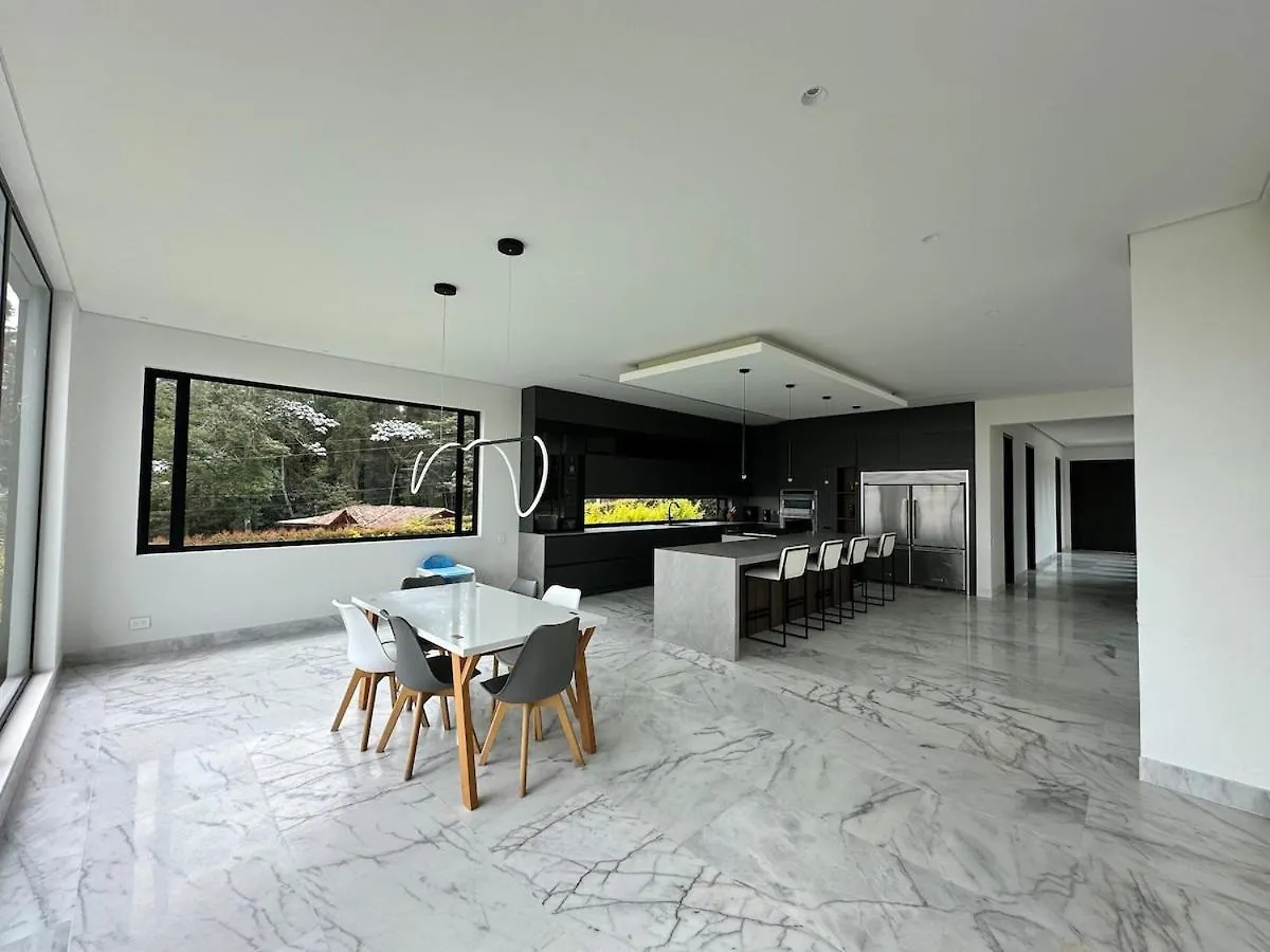 Casa En Rionegro, A Pocos Minutos Del Aeropuerto Villa Colombia
